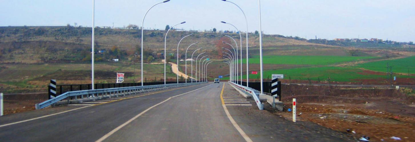 Diyarbakır Dicle Nehri Üzerinde  On Gözlü Köprüye Alternatif Yapılacak  Köprünün Projesi